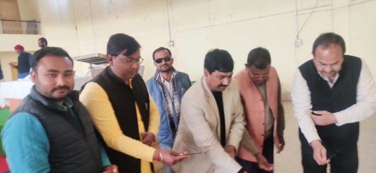 नगरीय निकाय चुनाव एवं आजीवन सहियोग निधि को लेकर भाजपा जिलाध्यक्ष का तूफानी दौरा जारी  ,प्रत्याशी कि नहीं परिणाम की चिंता करें कार्यकर्ता– डॉ देवेंद्र 
