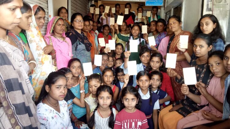 लाडली बालिकाओं द्वारा  आंगनवाड़ी कार्यकर्ताओ की मांगो के समर्थन में लाडले मामा जी को भेजा पत्र