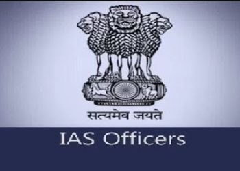 इस राज्य में IAS अधिकारियों को गिफ्ट में मिले फ्लैट और शराब की बोतल