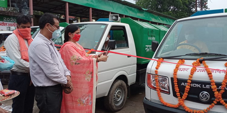 उत्तराखण्ड : ऋषिकेश शहर को स्वच्छ रखने की कवायद हुई तेज, मिशन के लिए निगम ने उतारे 10 कूड़ा वाहन, महापौर ने दिखाई हरी झंडी