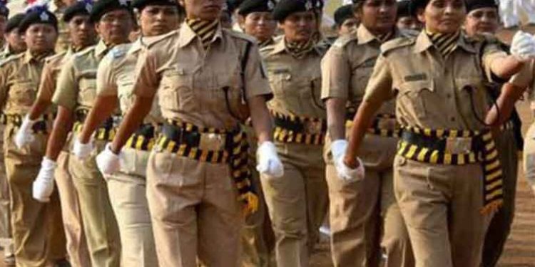 पहली बार मार्च पास्ट दस्ते में शामिल होंगी सिर्फ महिलाएं