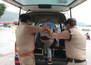 उत्तराखण्ड : ऋषिकेश पुलिस ने 1 नहीं 2 नहीं 3 नहीं बल्कि 9 दिन तक सेवा की लास्ट स्टेज कैंसर मरीज की फिर भर्ती करवाया हॉस्पिटल में