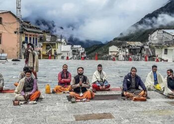 मुख्यमंत्री से मिले आश्वाशन के बाद देवस्थानम बोर्ड पर तीर्थ पुरोहितों का धरना स्थगित