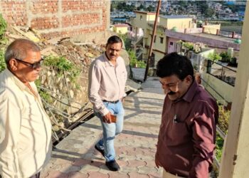 उत्तरकाशी : स्थानीय समस्याओं को सुलझाने सभासद और पालिका अध्यक्ष ने किया ज्ञानसू वार्ड का निरीक्षण