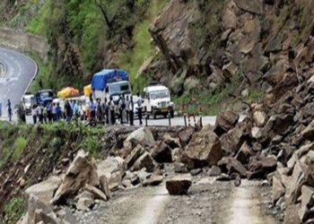 उत्तराखंड : बारिश के बाद कई जगह बंद, घंटों तक जगह-जगह फंसे तीर्थ यात्री