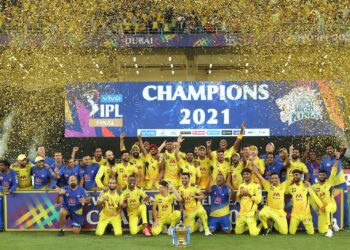 4 बार IPL खिताब जीतकर धोनी ने बनाया रिकॉर्ड, लेकिन रोहित से अब भी पीछे