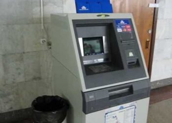 पुरानी ATM मशीन खरीदकर मालामाल हो गए लड़के, जानिए कैसे!