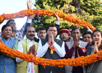 पिथौरागढ़ : मुख्यमंत्री पुष्कर सिंह धामी ने पिथौरागढ़ के डीडीहाट में आयोजित पांच दिवसीय डीडीहाट महोत्सव के समापन अवसर पर शनिवार को कुमाउँनी भाषा में संबोधित करते हुए क्षेत्र के विकास हेतु विभिन्न घोषणाएं की