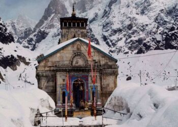 उत्तराखंड: केदारनाथ में भारी बर्फबारी, करोड़ों के नुकसान की आशंका