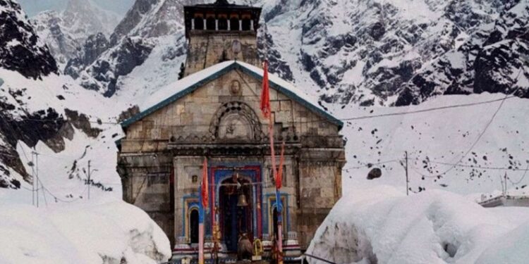 उत्तराखंड: केदारनाथ में भारी बर्फबारी, करोड़ों के नुकसान की आशंका