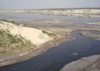 भीषण गर्मी से गंगा पर नजर आने लगे रेत के टीले, वैज्ञानिकों की चिंता बढ़ी