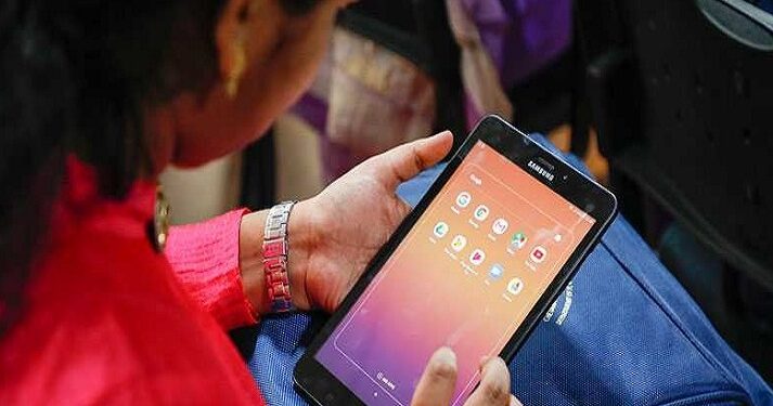 उत्तराखंड : अप्रैल से मिलने शूरू होंगे छात्र-छात्राओं को टैबलेट