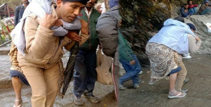 पीड़ित श्रद्धालु के लिए देवदूत बने पुलिसकर्मी, पीठ पर उठाकर पहुंचाया अस्पताल