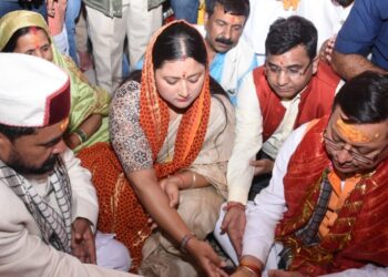गंगोत्री धाम पहुंचे सीएम धामी, वैदिक मंत्रोच्चारण के साथ की विशेष पूजा अर्चना