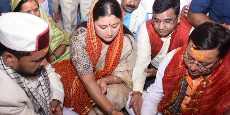 गंगोत्री धाम पहुंचे सीएम धामी, वैदिक मंत्रोच्चारण के साथ की विशेष पूजा अर्चना