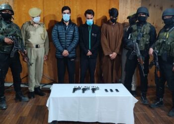 लश्कर-ए-तैयबा के बड़े आतंकी मॉड्यूल का भंडाफोड़, चीनी हथियार के साथ 3 आतंकी गिरफ्तार