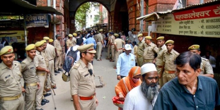 हिंदू पक्ष के वकील का बड़ा दावा- ‘कुएं के अंदर मिला शिवलिंग’