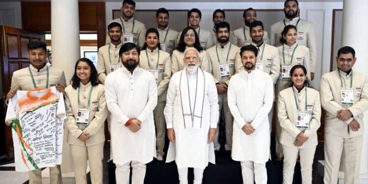 डेफलंपिक के चैंपियन खिलाड़ियों से मिले पीएम नरेंद्र मोदी, कही ये बातें