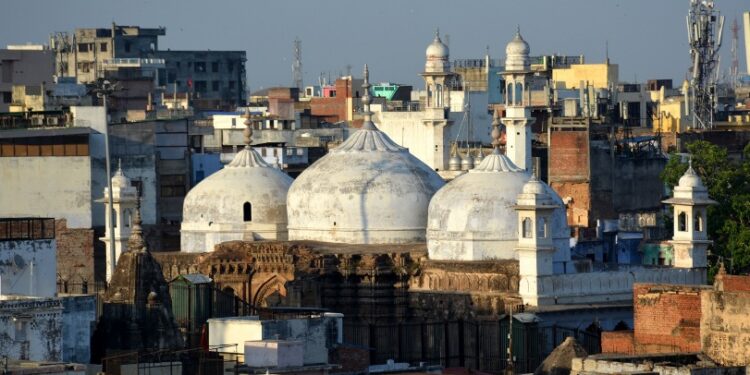 ज्ञानवापी परिसर में सर्वे कल, यूपी ADG बोले- माहौल बिगाड़ा तो होगा सख्‍त एक्‍शन