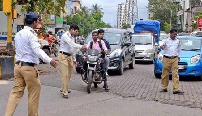 राइड कैंसिल पर 500 रुपये तक जुर्माना, आज से यहां बदल गए Traffic Rules