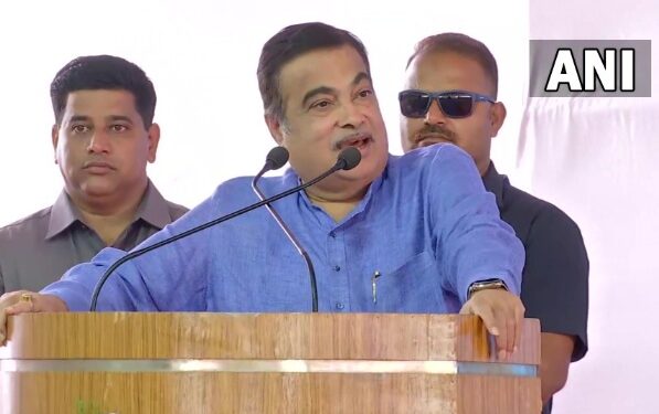 केंद्रीय मंत्री गडकरी बोले- भारत में जल्द ही लॉन्च होंगे इलेक्ट्रिक ट्रैक्टर और ट्रक केंद्रीय मंत्री गडकरी बोले- भारत में जल्द ही लॉन्च होंगे इलेक्ट्रिक ट्रैक्टर और ट्रक