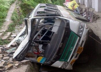 उत्तरकाशी : यमुनोत्री जा रही 40 यात्रियों से भरी बस खाई में गिरी, 6 की मौत