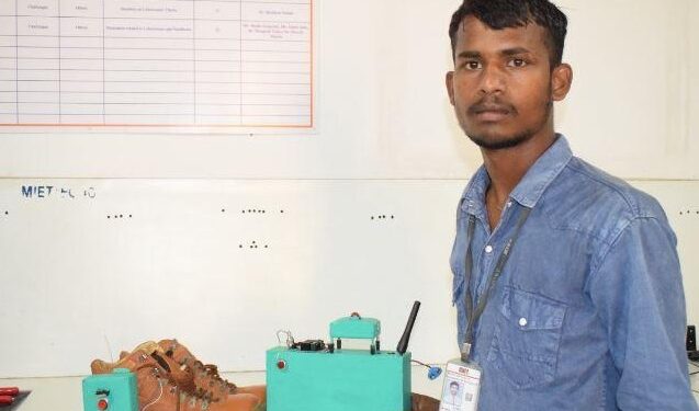 सेना के जवानों के लिए बनाया ‘स्मार्ट जूता’, बर्फ या मलबे में दबे तो मिलेगा सिग्नल सेना के जवानों के लिए बनाया ‘स्मार्ट जूता’, बर्फ या मलबे में दबे तो मिलेगा सिग्नल