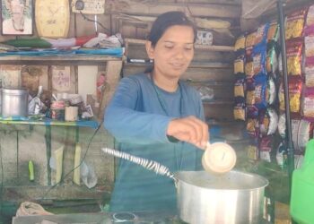 उत्तराखंड की MA पास ‘चायवाली’, जिनके हौसले को आप भी करेंगे सलाम