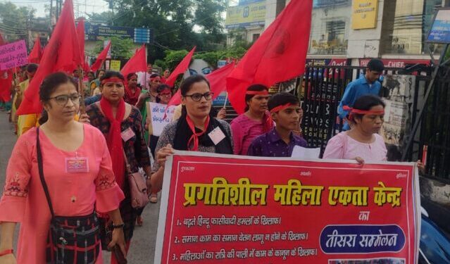 उत्तराखंड : उत्पीड़न और शोषण के खिलाफ गरजीं महिलाएं, रैली निकालकर जताया आक्रोश