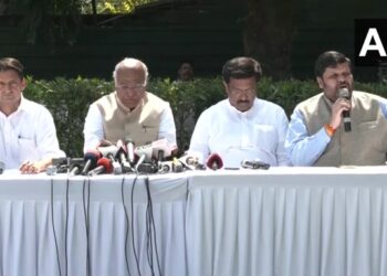 कांग्रेस का वादा, प्रतिदिन देंगे 400 रुपये न्यूनतम मजदूरी