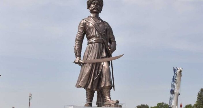 कौन हैं नादप्रभु केंपेगौड़ा? इनकी 108 फीट की प्रतिमा पर हो रही राजनीति