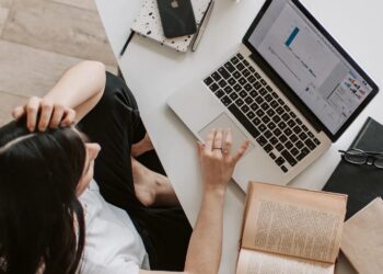 ना फुल टाइम WFH, ना Office, नए साल में कंपनियों ने बनाई ये स्ट्रैटजी