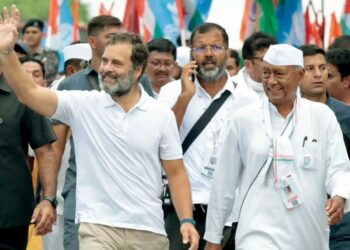 दिग्विजय सिंह से किनारा क्यों नहीं करते राहुल गांधी?
