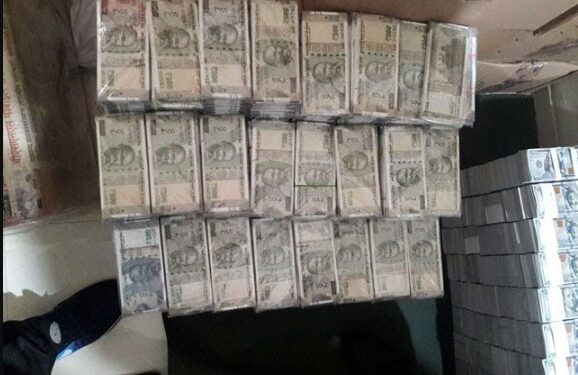 नोटबंदी के बाद भी नकली नोटों पर लगाम नहीं, लाखों की फेक करेंसी जब्त