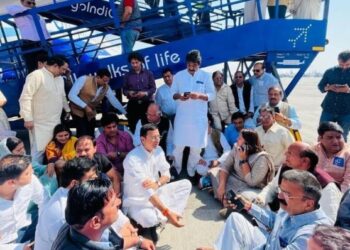 बयान पर घमासान! कौन हैं पवन खेड़ा और किस बात पर खड़ा हुआ बखेड़ा
