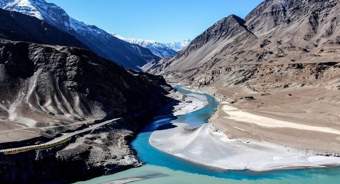 सिंधु जल समझौता को तोड़ सकता है भारत, क्या ये पाकिस्तान की मजबूरी है?