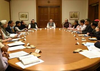 सरकार के इन ताबड़तोड़ फैसलों से दौड़ेगा भारत, पाकिस्‍तान में मचेगी खलबली