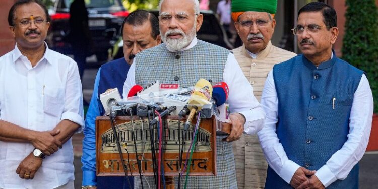 यहां कुछ लोग निराश, पर दुनिया को भरोसा, नए भविष्य का होगा श्रीगणेश: पीएम मोदी यहां कुछ लोग निराश, पर दुनिया को भरोसा, नए भविष्य का होगा श्रीगणेश: पीएम मोदी