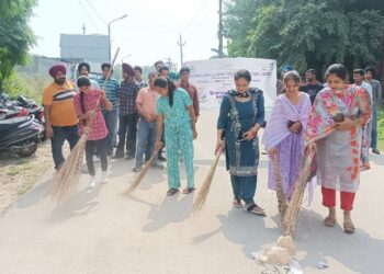 एनटीएससी राजपुरा में स्वच्छता ही सेवा अभियान पर कार्यक्रम, अधिकारियों ने लगाईं झाड़ू