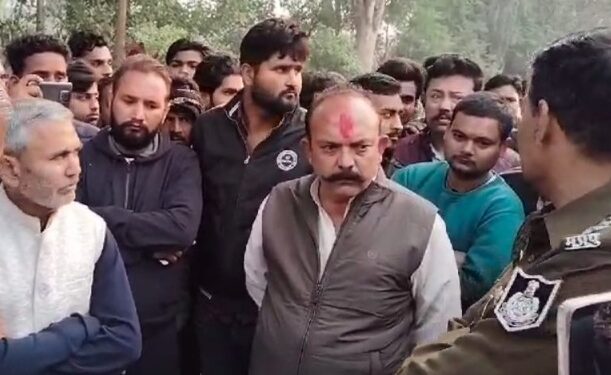 कांग्रेस नेता की मौत पर बवाल, भड़के कार्यकर्ताओं ने BJP नेताओं की कारों को तोड़ा
