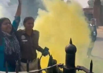 सवाल तो उठेंगे… चार लेयर का सुरक्षा घेरा, फिर भी किसी को नहीं मिला स्मोक बम