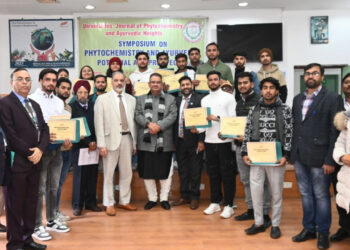 आज दुनिया आयुर्वेद को स्वीकार कर रही : जोशी