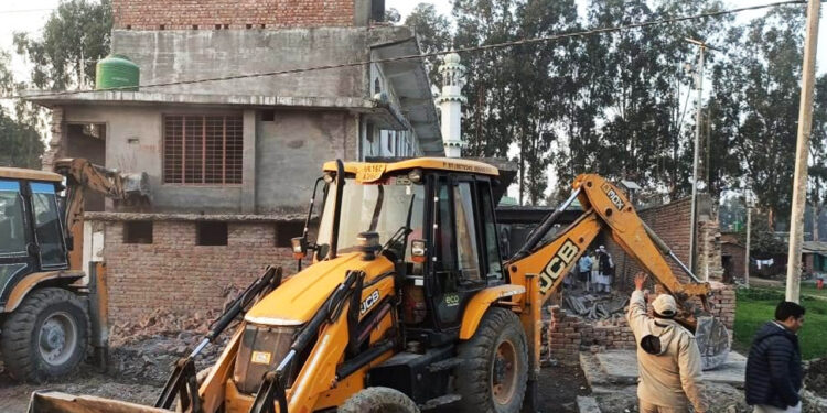 ढालीपुर से कुल्हाल तक शक्ति नहर के दोनों किनारों से अतिक्रमण हटाया