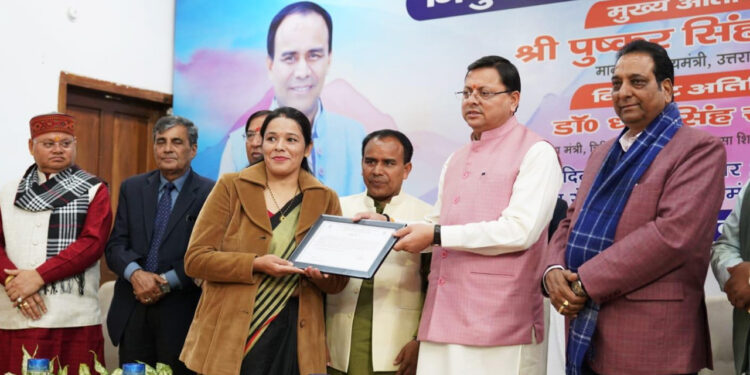 मुख्यमंत्री ने नर्सिंग अधिकारियों को प्रदान किये नियुक्ति पत्र