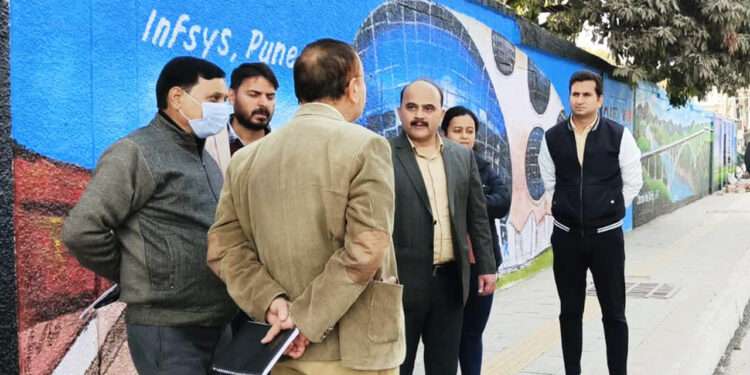 डीएससीएल के वित्त नियंत्रक ने किया विभिन्न कार्यों का निरीक्षण