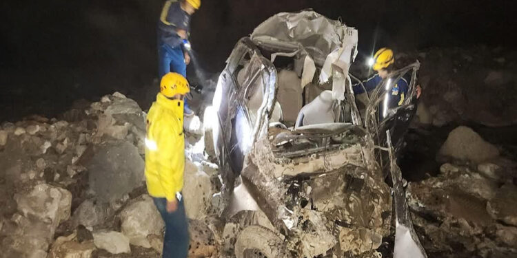 कार खाई में गिरने से दो लोगों की मौत