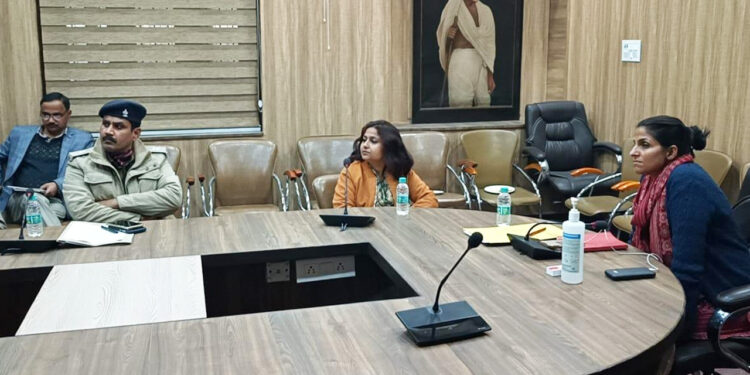 डीएम ने ली पशु क्रूरता निवारण समिति की बैठक