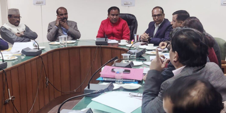 स्कूली बच्चों के बस्ते का बोझ होगा कम