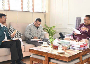 क्षतिग्रस्त हुई सड़को के कार्यों को शीघ्र पूर्ण किया जाए