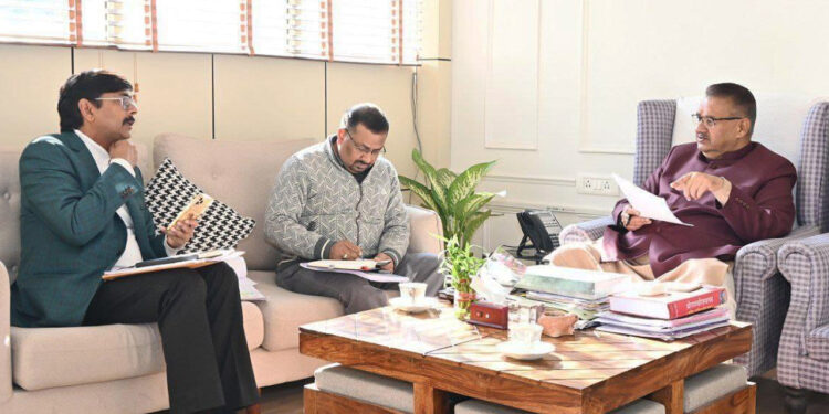 क्षतिग्रस्त हुई सड़को के कार्यों को शीघ्र पूर्ण किया जाए